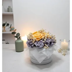 Kerzenblumenstrauß Lavendel & Orange | Rapswachs Rose Kerze | Lila Gelbe Deko Flowerbox | Veganes Geschenk