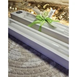 Kerzenhalter-Set aus Raysin – Handgegossen, mit Stabkerzen.