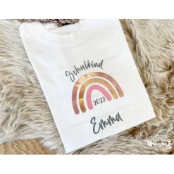 Kids Shirt - Schulkind+Regenbogen | Rosegold | Einschulung Geschenk | Erste Klasse | 100% Baumwolle | Personalisierbar |