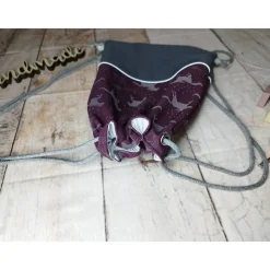 Kindergarten Turnbeutel Pferde Reflektor bordeaux– Softshell, 3 Größen, personalisierbar