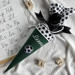 Kindergartentüte mit Fussball für perfekten Kindergarten Start, personalisierte Geschwistertüte, 35 cm, Kita Tüte
