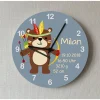 Kinderwanduhr Bär Indianer 25 cm Baby Geschenk Geburt Taufe Geburtsdatum Name Jungen Wanduhr