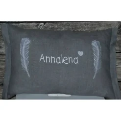 Kissen Lieblingsmensch und Federn bestickt