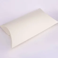 Kissen-Faltschachtel aus cremefarbenem Karton