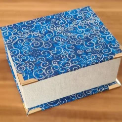 Kiste für Allerlei "Blau" aus Graupappe mit Stoff überzogen