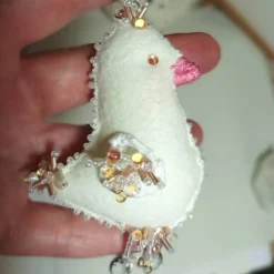 Küken Ornament Taube creme weiß beidseitig bestickt Unikat Osterdeko handmade shabby chic Wohneko