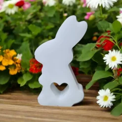 Klassische weiße und moderne pinke Häschen