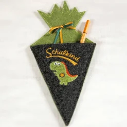 Kleine bestickte Schultüte "Dino" aus Wollfilz in drei Größen *nach Wunsch angefertigt