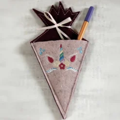 Kleine bestickte Schultüte "Einhorn" aus Wollfilz in drei Größen *individuell nach Wunsch angefertigt