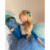 kleine blaue Schultütenfee, Filzfee, Waldorfinspirierte Filzelfe mit Schultüte, Filzfee aus Märchenwolle, Ooakdoll, Filz