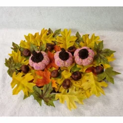 Kleine gehäkelte Kürbisse in rosa