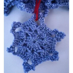 kleine gehäkelte Stern/Schneeflocken im 10er Set rot, weiß oder hellblau