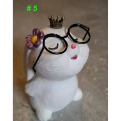 kleine Häschen aus Raysin mit Brille, Krone und Blume - niedliche Dekoration