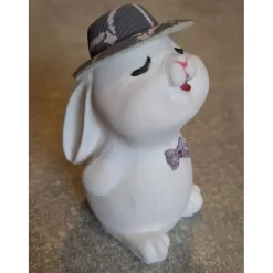 kleine Häschen aus Raysin mit Hut und Fliege - niedliche Dekoration