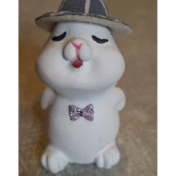 kleine Häschen aus Raysin mit Hut und Fliege - niedliche Dekoration