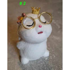 kleine Häschen aus Raysin mit Brille, Krone und Blume - niedliche Dekoration