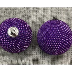 Kleine Weihnachtskugeln gehäkelt mit kleinen Miyuki Glasperlen.Durchmesser 4 cm