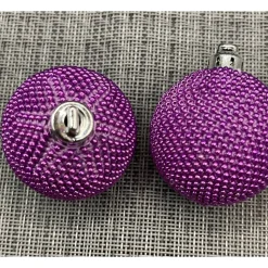 Kleine Weihnachtskugeln gehäkelt mit kleinen Miyuki Glasperlen.Durchmesser 4 cm