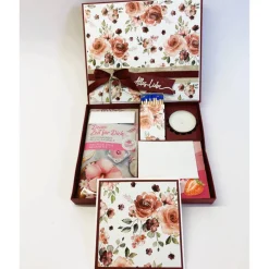 Kleine Wellnessbox, Handgemachte Geschenkverpackung aus Tonkarton mit Badesalz, Schokolade & Grußkärtchen