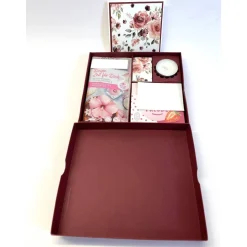 Kleine Wellnessbox, Handgemachte Geschenkverpackung aus Tonkarton mit Badesalz, Schokolade & Grußkärtchen