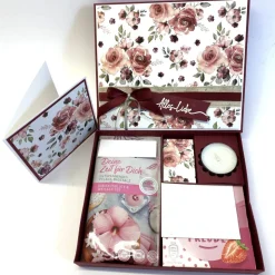 Kleine Wellnessbox, Handgemachte Geschenkverpackung aus Tonkarton mit Badesalz, Schokolade & Grußkärtchen