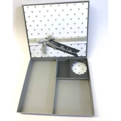 Kleine Wellnessbox, Handgemachte Geschenkverpackung aus Tonkarton mit Badesalz, Schokolade & Grußkärtchen