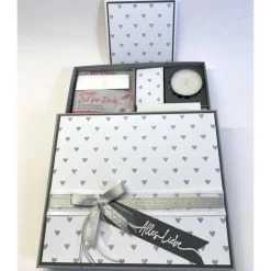 Kleine Wellnessbox, Handgemachte Geschenkverpackung aus Tonkarton mit Badesalz, Schokolade & Grußkärtchen