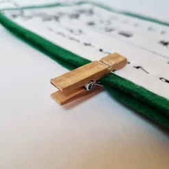 Kleiner Adventskalender aus Filz in grün, bestickt - 