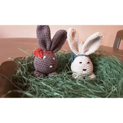 kleiner gehäkelter Osterhase