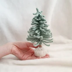 Kleiner gehäkelter Weihnachtsbaum, Wohndeko