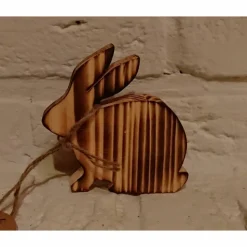 Kleiner Hase aus Holz, geflammt