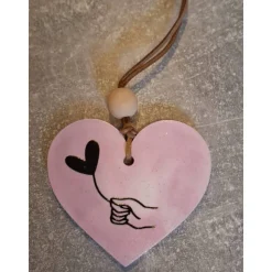 Kleiner Herzanhänger aus Raysin – Geschenkidee & Deko