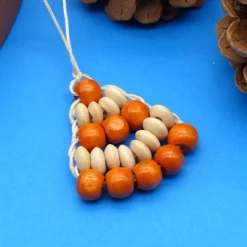 kleiner Tannenbaum aus Holzperlen, natur + orange, Weihnachtsdeko, Advent, Dekoration, Geschenkanhänger, Baumschmuck
