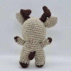 Kleines gehäkeltes Rentier zur Dekoration