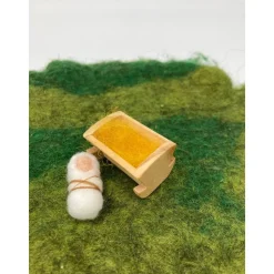 Kleines Jesuskind in der Krippe, Filzkrippe, Krippenfiguren aus Wollfilz