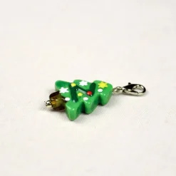 Kleines Weihnachtsgeschenk – Glas Tannenbaum Anhänger mit Karabiner auf Karte