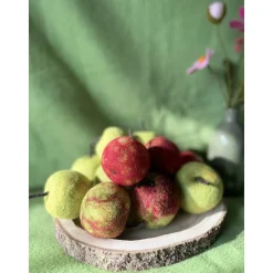 Knackige Äpfel aus der echten Wolle in grün oder rot gefilzter Apfel