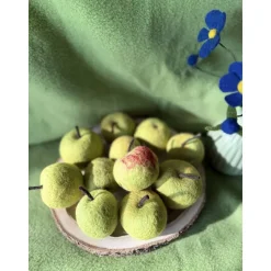 Knackige Äpfel aus der echten Wolle in grün oder rot gefilzter Apfel