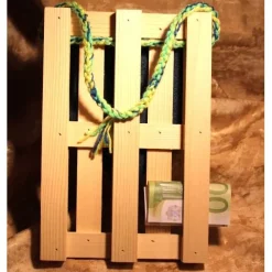 Künstlerische Wanddekoration FRÜHLINGSHERZERL Herzkissen auf einer Mini-Palette aus Holz Geldgeschenk