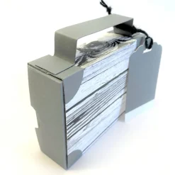 Koffer aus Karton – Handgemachte Geschenkverpackung für Urlaub, Reisegutschein oder Geldgeschenk (12x9x3,5cm)