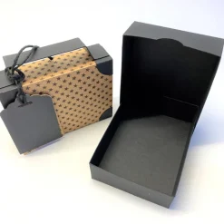 Koffer aus Karton – Handgemachte Geschenkverpackung für Urlaub, Reisegutschein oder Geldgeschenk (12x9x3,5cm)