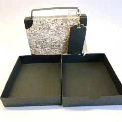 Koffer aus Karton – Handgemachte Geschenkverpackung für Urlaub, Reisegutschein oder Geldgeschenk (18x13,5x3,5cm)