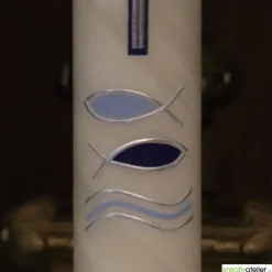 Kommunionkerze Fische blau mit Kreuz und Wellen aus Bienenwach, handverziert und -geknetet, Kommunionkerze für Jungen