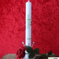 Kommunionkerze grün mit Kreuz, Kelch, und Weinrebe, handverziert, Kommunionkerze mit Namen und Datum, Kommunionkerze