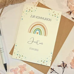 Kommunionskarte personalisiert für Jungen – Glückwunschkarte Erstkommunion mit Name & Datum – Regenbogen Design