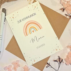 Kommunionskarte personalisiert für Jungen – Glückwunschkarte Erstkommunion mit Name & Datum – Regenbogen Design