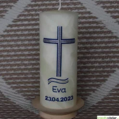 Konfirmationskerze aus Bienenwachs mit Kreuz und Wellen – Blau-Silber, handgefertigt