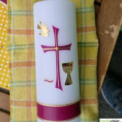 Konfirmationskerze mit byzantinischem Kreuz, Taube, Wellen & Kelch – Weiß, personalisierbar