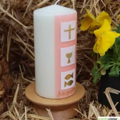 Konfirmationskerze mit drei weißen Kacheln & christlichen Symbolen – Elfenbein, personalisierbar