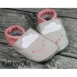 Krabbelpuschen aus Leder mit Wolke Herzen und Namen ab Gr. 18/19 - Lederpuschen Taufe